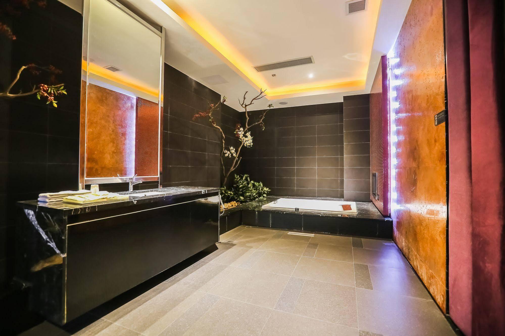 OHYA Chain Boutique Motel Taoyuan Extérieur photo