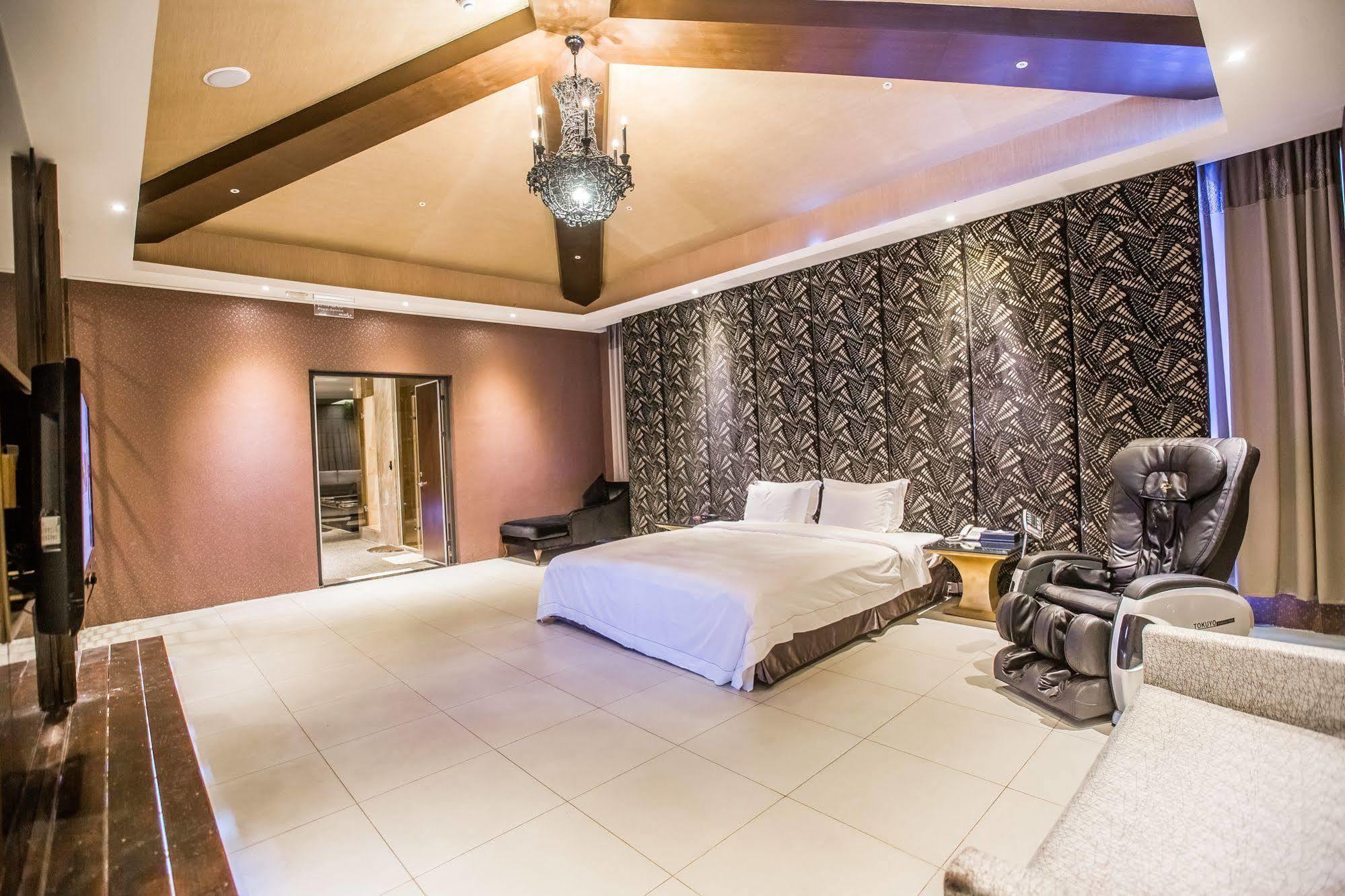 OHYA Chain Boutique Motel Taoyuan Extérieur photo